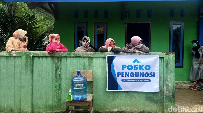 Dampak bencana tanah gerak di Kecamatan Pagentan, Banjarnegara, Jumat (4/12/2020).