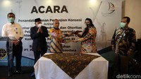 Direktorat Jenderal Perhubungan Laut Kementerian Perhubungan RI memberi hak kepada PT Pelabuhan Tiga Bersaudara (PTB) sebagai BUP atau operator pelabuhan. Dengan begitu, PT PTB bisa melaksanakan pengusahaan pelabuhan pada terminal dan fasilitas yang ada di area konsesi. 