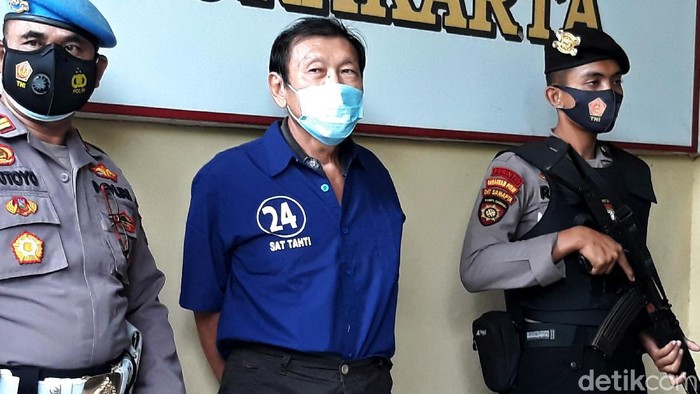 Polisi mengamankan pelaku penembakan mobil yang ditumpangi bos pabrik tekstil di Solo. Pelaku diketahui merupakan adik ipar korban.