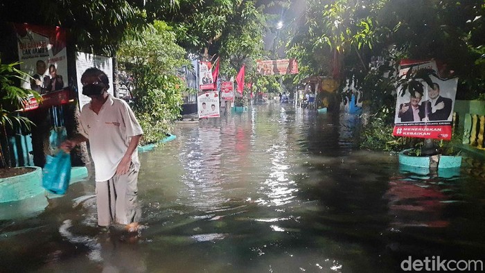 genangan di surabaya