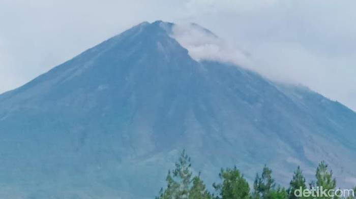 gunung semeru usai 3 hari meletus
