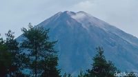 Gunung Semeru Kembali Muntahkan Lava Pijar