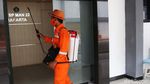 Guru dan Karyawan Positif COVID-19, MAN 22 Disemprot Disinfektan