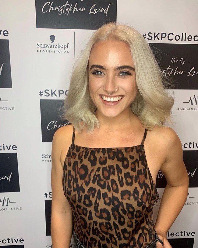 Aku akan jujur, aku dulu mengedit fotoku karena aku malu dengan kulitku. Kita menghabiskan waktu dengan gambar wanita-wanita berkulit mulus. Jadi ketika melihat ke cermin dan melihat kita kurang dari itu, tentu itu akan mempengaruhi secara mental, ujarnya. Foto: Instagram @_jessyoga