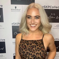 Aku akan jujur, aku dulu mengedit fotoku karena aku malu dengan kulitku. Kita menghabiskan waktu dengan gambar wanita-wanita berkulit mulus. Jadi ketika melihat ke cermin dan melihat kita kurang dari itu, tentu itu akan mempengaruhi secara mental, ujarnya. Foto: Instagram @_jessyoga