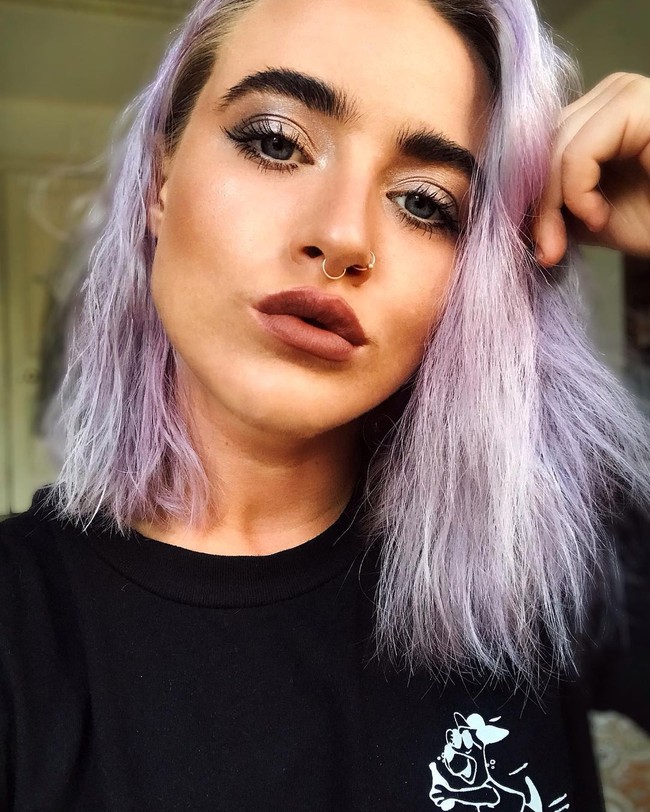 Ide untuk akhirnya membuka kondisi asli wajahnya terlintas ketika Jess merasa gatal setelah seharian ber-makeup. Foto: Instagram @_jessyoga