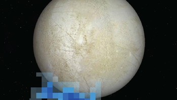 Gambar ini menunjukkan lokasi uap air yang terdeteksi di kutub selatan, saat observasi dilakukan oleh teleskop Hubble. Satelit probe Galileo pada 1990an mengungkapkan permukaan Europa adalah es tebal dan di dalamnya ada air asin. Jika dibelah, Bulan Europa adalah es setebal 10-30 km di permukaan.  Foto: NASA
