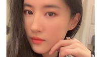 Liu Yifei sesekali mengunggah foto kesehariannya di Instagram. (Foto: dok. Instagram @yifei_cc) 