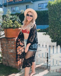Samantha Rawley asal Amerika Serikat ini menjalankan balas dendam elegan setelah mantan pacarnya tolak mengenalkan ia ke orangtuanya. Ia pun bertransformasi.