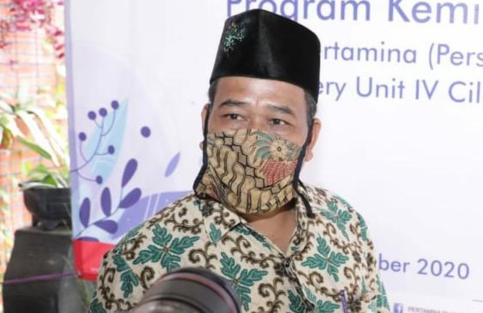 Mayoritas penduduk Desa Sarwadadi, Kecamatan Kawunganten, Kabupaten Cilacap, Jawa Tengah, adalah perajin gula.