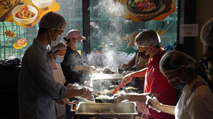Restoran di Hong Kong ini pekerjakan sejumlah difabel sebagai koki maupun pegawai rumah makan. Hal itu dilakukan sebagai upaya untuk memberdayakan sesama.