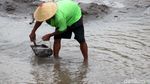 Menambang Pasir di Tengah Ancaman Erupsi Merapi