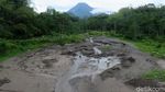 Menambang Pasir di Tengah Ancaman Erupsi Merapi
