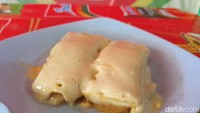 Harga pancong di sini mulai dari Rp 2 ribu sampai Rp 18 ribu per porsi. Kalau ke sini, pastikan mencicipi kue pancong ori 1/2 matang (Rp 5 ribu) yang jadi favorit. 