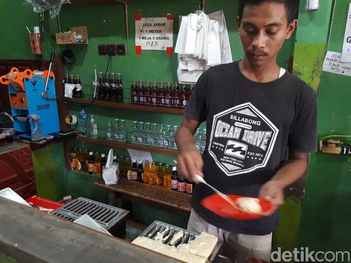 Mencicipi Pancong Enak di Depok Racikan Mang Kumis dan H. Dadang Mencicipi Pancong Enak di Depok Racikan Mang Kumis dan H. Dadang