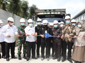 Mentan Lepas Ekspor Perdana 4 Ton Larva Kering Riau ke Inggris