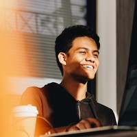 Selain Mutiara, Anies juga diketahui memiliki anak laki-laki bernama Mikail Azizi Baswedan. Anak kedua dari 4 bersaudara itu lahir pada 23 April 2000. Anies sendiri kerap mengajak anak laki-lakinya itu untuk ikut dalam kegiatan politik. Mikail Azizi kini tengah melanjutkan pendidikan di Korea Selatan. Foto: instagram