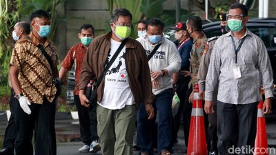 Momen Rombongan Bupati Banggai Laut Wenny Bukamo Tiba di KPK
