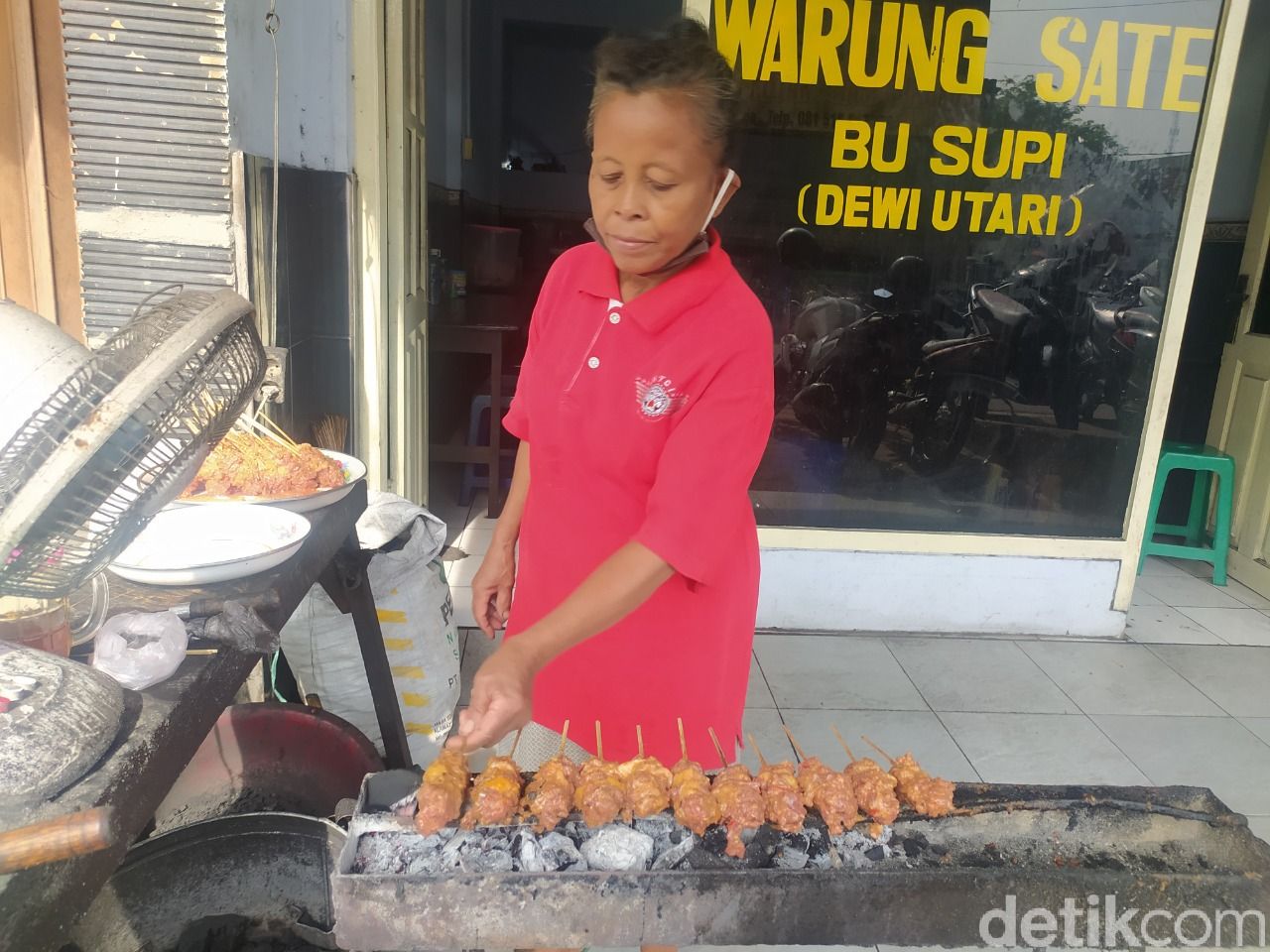 Nikmatnya Sate Daging Sapi di Sidoarjo, Digigit Langsung Ambyar