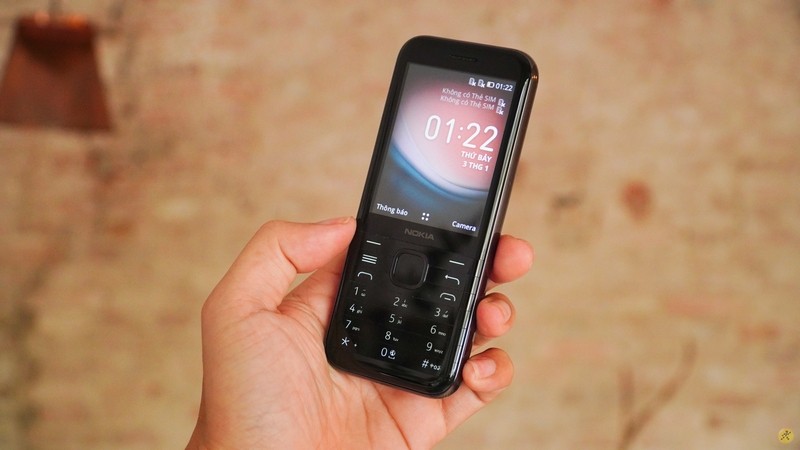 Nokia 8000 4G