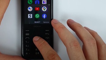 Sistem operasinya KaiOS dengan apilkasi kekinian seperti WhatsApp, Facebook dan lainnya. Foto: Electrodeal