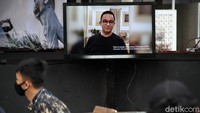 Di pembukaan pameran karya foto jurnalistik tersebut, Gubernur DKI Jakarta Anies Baswedan turut memberikan kata sambutan secara virtual karena dirinya tengah terjangkit COVID-19.