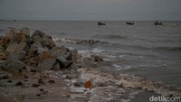 Khususnya mereka yang berdiam tidak jauh dari bibir pantai.