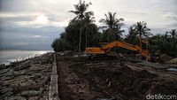Semoga dengan dibangunnya pengaman pantai ini pulau Rupat Utara ini terhindar dari abrasi.