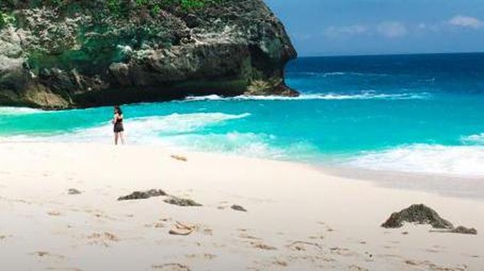 Pantai di Nusa Penida, Bali.