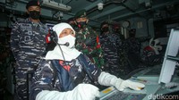 Dedy juga mengetes kesiapan operator kapal KRI John Lie dalam mengoperasikan kapal tempur tersebut sewaktu ada serangan dari musuh.
