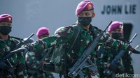 Pada apel hari ini, total ada 2.050 personil yang terdiri dari 1170 pasukan laut dan marinir 880.