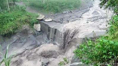 Potret Aliran Lahar Dingin Gunung Semeru