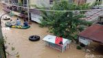 Potret Banjir Seatap Rumah di Medan