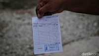 Bensin dijual dengan harga Rp 8.000 per liter untuk premium dan solar. 