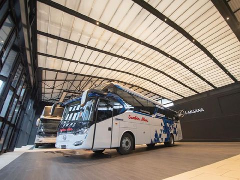 Produk bus social distancing terbaru Laksana