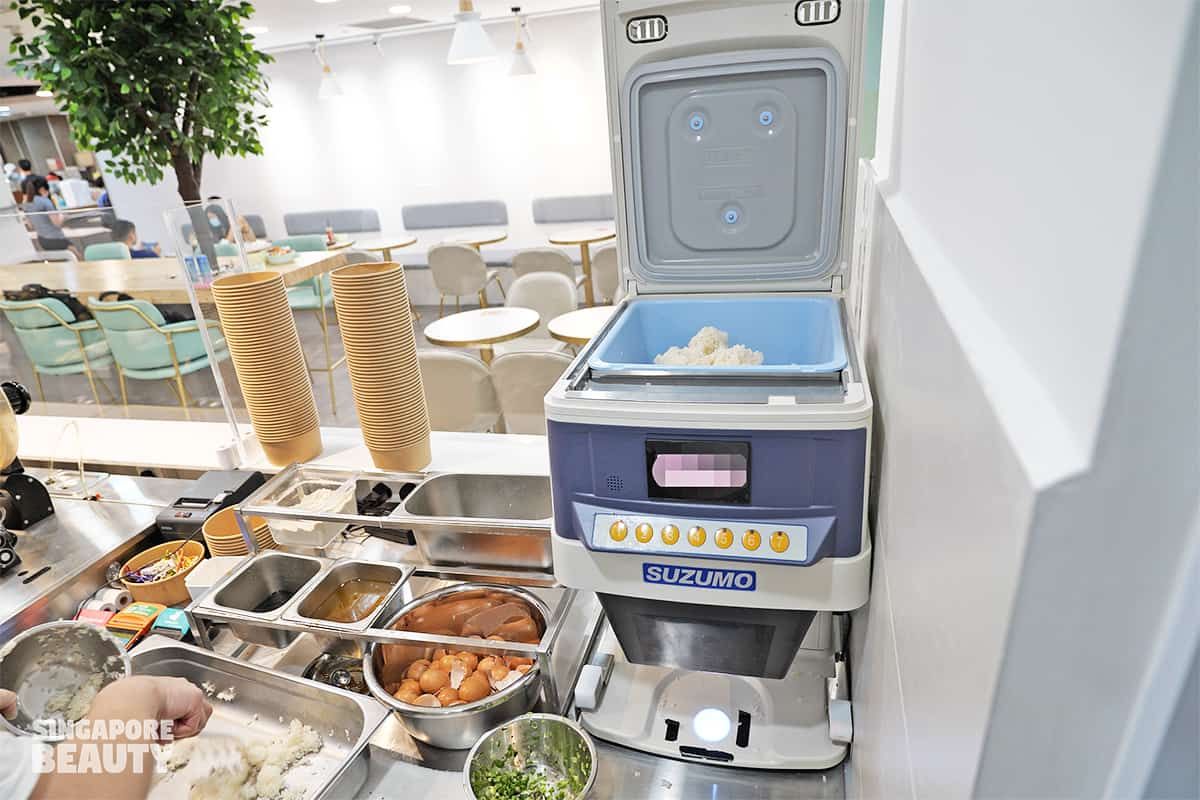 Robot Ini Sajikan Nasi Goreng dan Bubur di Resto Singapura