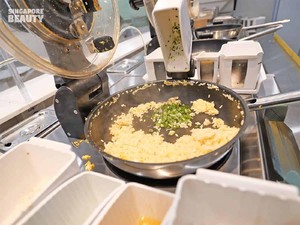 Canggih! Resto Ini Pakai Robot untuk Sajikan Nasi Goreng dan Bubur