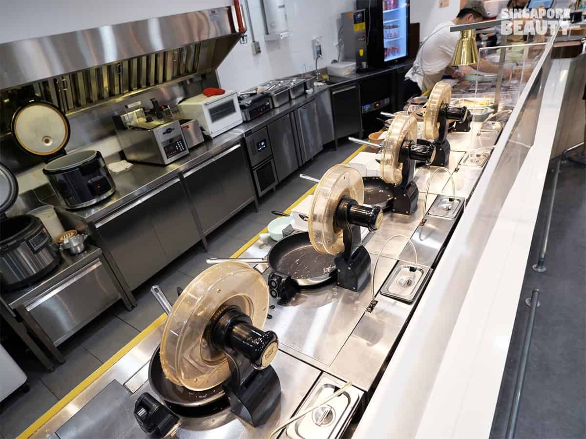 Robot Ini Sajikan Nasi Goreng dan Bubur di Resto Singapura