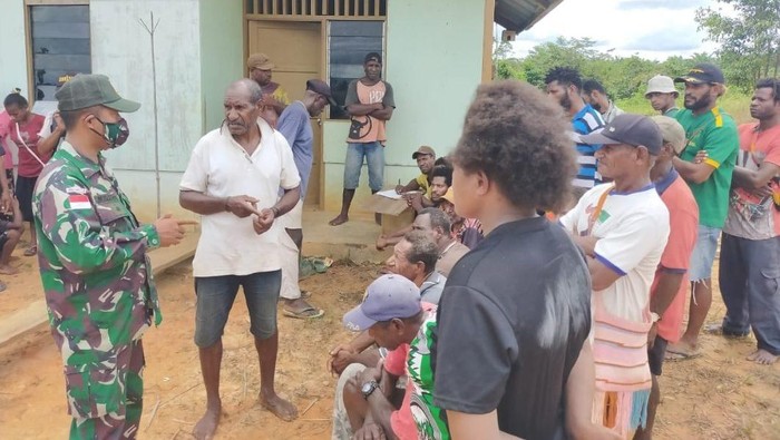 Satuan Tugas Pamtas RI-Papua Nugini mengamankan 42 warga negara Papua Nugini yang melintas batas ilegal di wilayah Camp Modern.