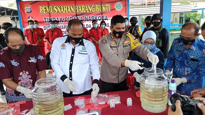 Sepanjang Oktober hingga November 2020, Polda Kalimantan Tengah (Kalteng) mengungkap 13 kasus peredaran narkotika.