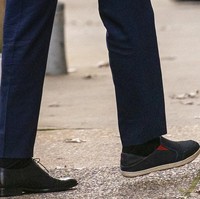 Menurut Daily Mail, sepatu kasual yang dipakai Joe ini merupakan keluaran merek Olukai. Sepatu bernama Mesh Slip-O tersebut diketahui dijual seharga US$ 90 atau sekitar Rp 1,2 juta sepasang. (Foto: AP/Andrew Harnik)