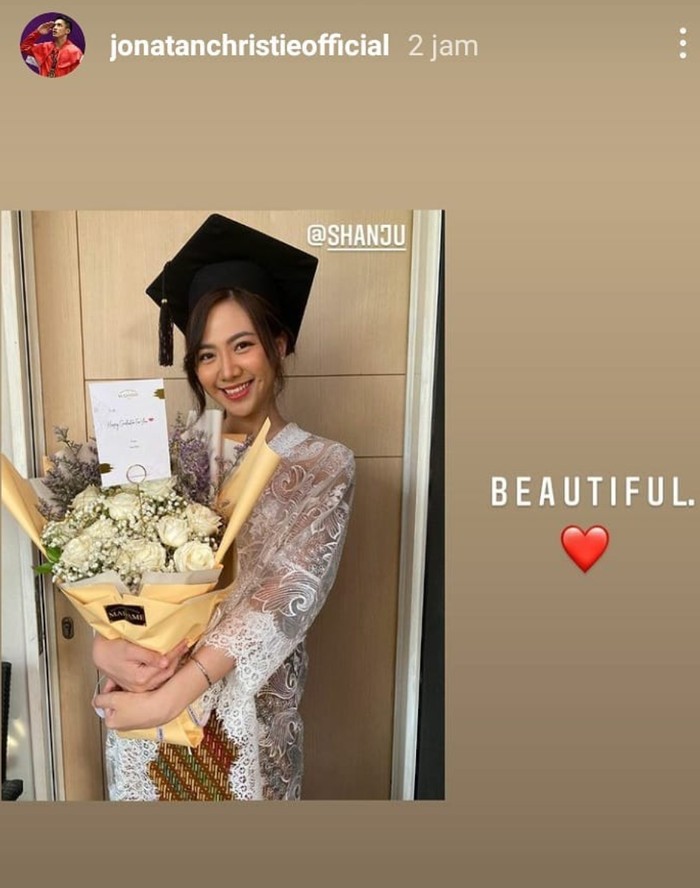 Shania Junianatha Shania Junianatha