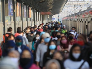 Studi UI Ungkap Tak Sedikit Warga yang Percaya COVID-19 Konspirasi Elit Global