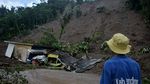 Warga Mengungsi Akibat Longsor di Garut