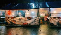 Lokasinya berada di area Pasar Modern Intermoda BSD. Teras Japan jadi salah satu destinasi favorit untuk kulineran malam yang diburu banyak orang. Foto: detikFood