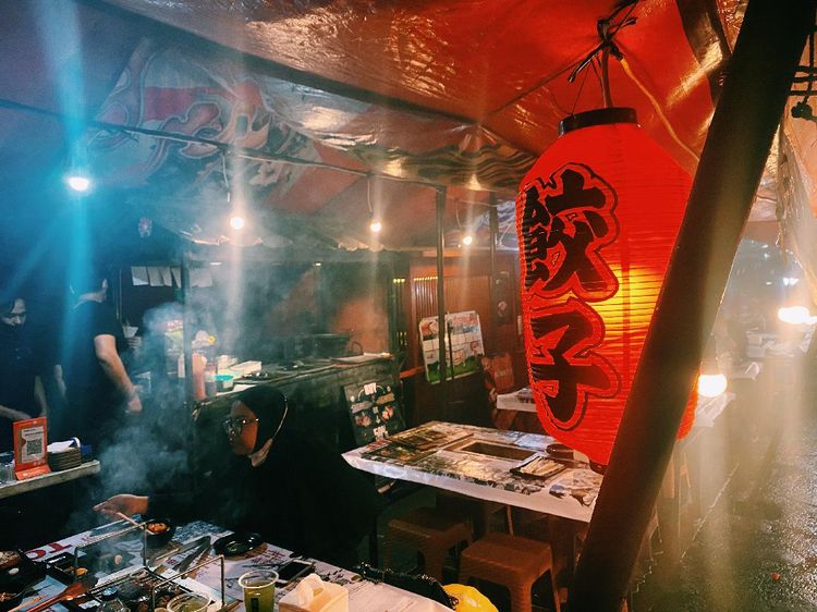 Ada Tora Bomb hingga Gyutan Autentik Jepang di Warung Tenda Ini