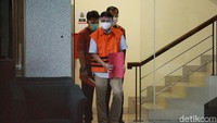 Mantan Direktur Teknik dan Pengelolaan Armada PT Garuda Indonesia itu pun diketahui turut dijerat KPK dengan pasal tindak pidana pencucian uang.