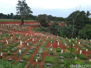 Lahan di Pondok Ranggon Penuh, Jenazah COVID Muslim Dimakamkan di TPU Tegal Alur
