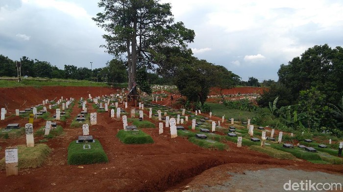 Tunggu Penurapan, TPU Pondok Ranggon Tambah 250 Makam Khusus COVID