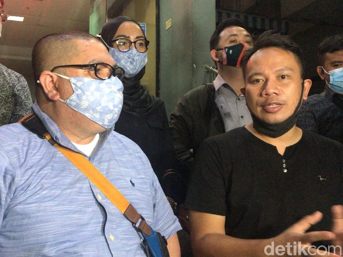 Vicky Prasetyo laporkan Vivi Paris